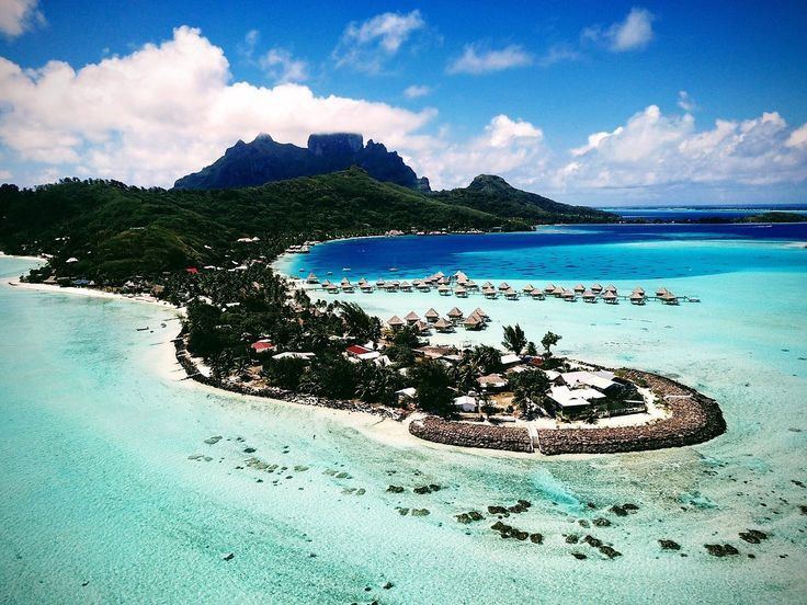 Turquoise lagoon and the peak of Mount Otemanu at Bora Bora