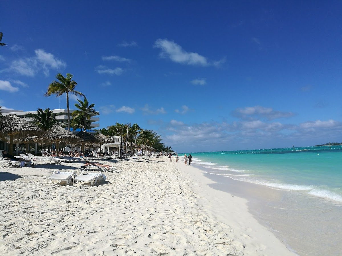 Clear shallow water and pale sand on a Bahamas beach