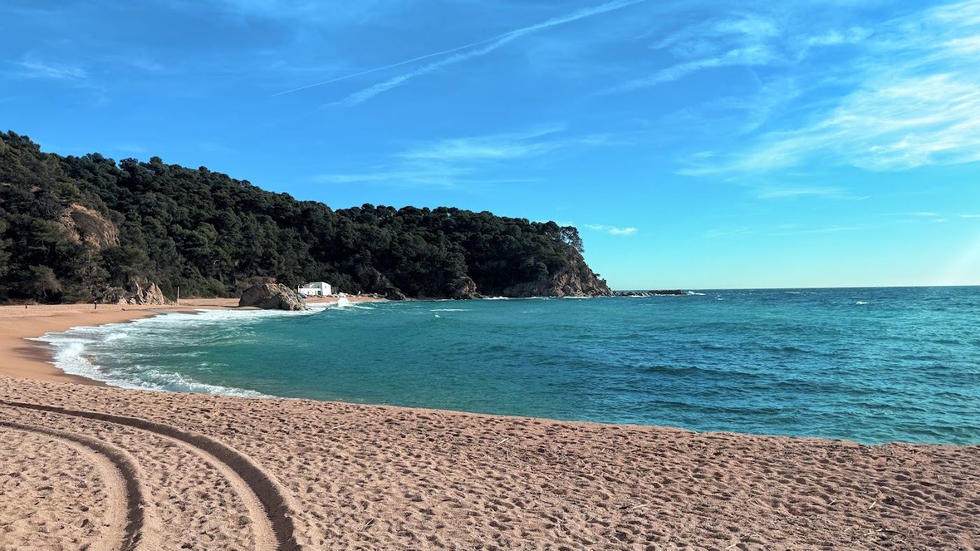 What a sunbed, a daybed and a table really cost on a coast of coves.