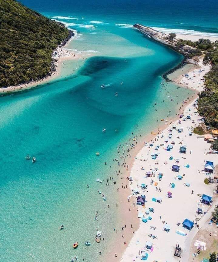 The calm clear estuary at Tallebudgera Creek beside Burleigh Heads on the Gold Coast