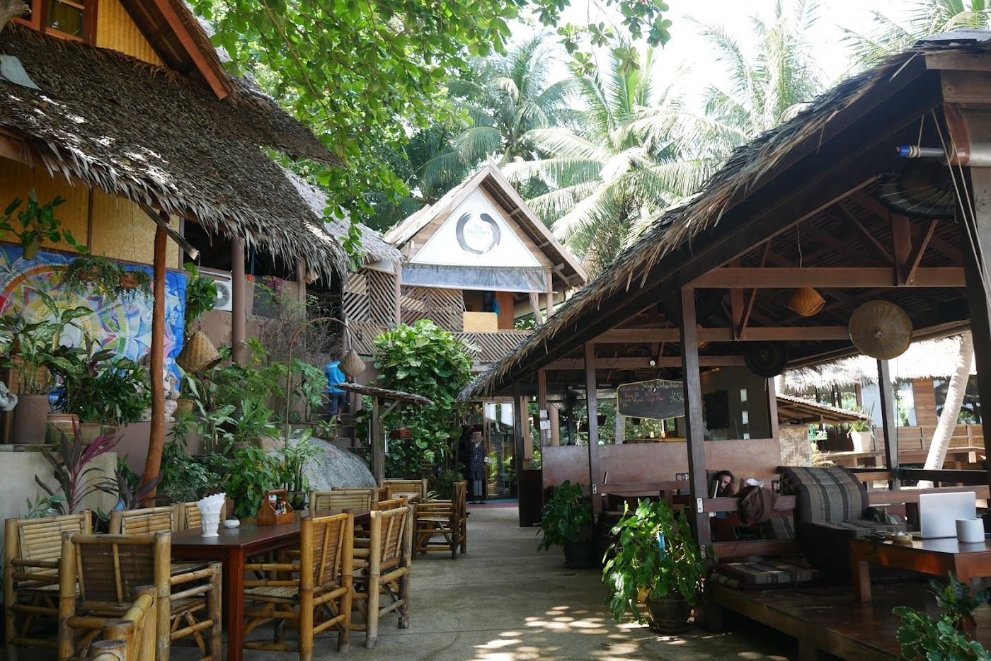 Beachfront bar and huts on the sand at Haad Yuan on Koh Phangan