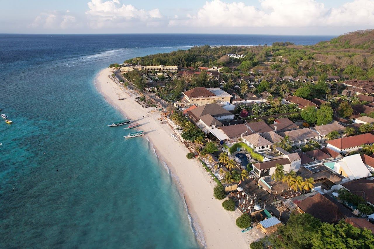 The pale sand and clear water of Gili Trawangan