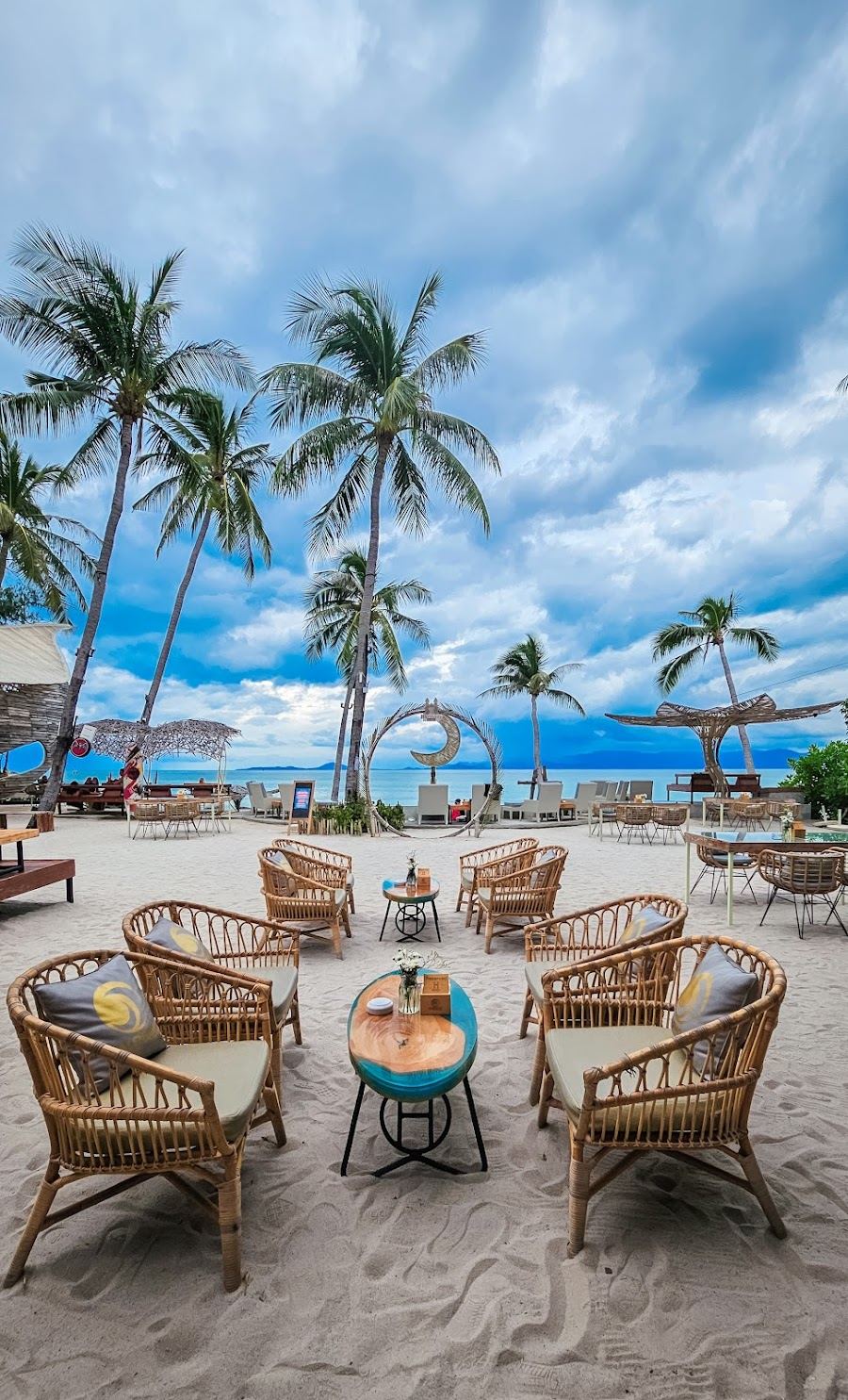 The pool and beachfront loungers at Harmony Beach Club on Ban Tai