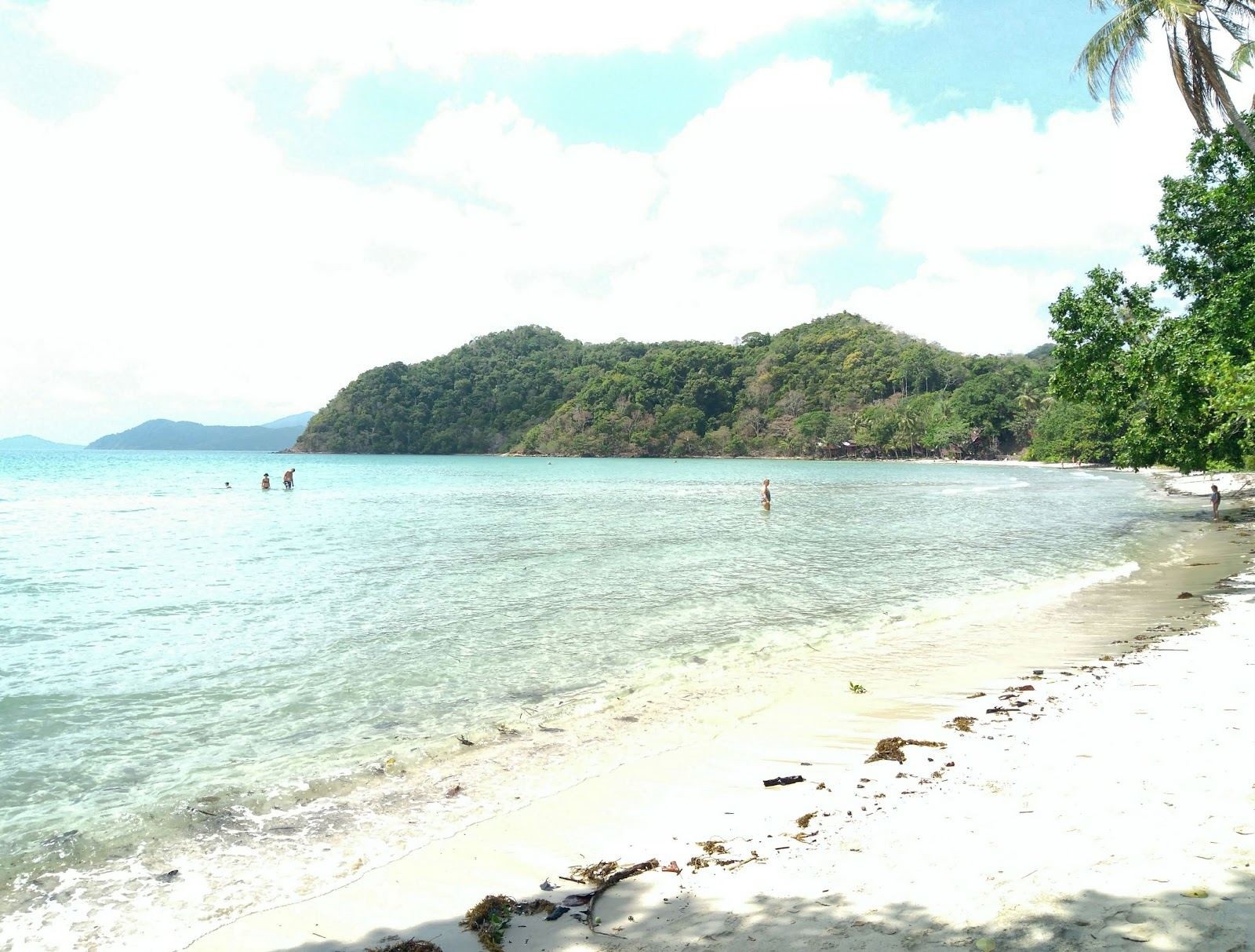 Long Beach on Koh Chang, a quiet snorkel cove at the remote southeast tip in Thailand